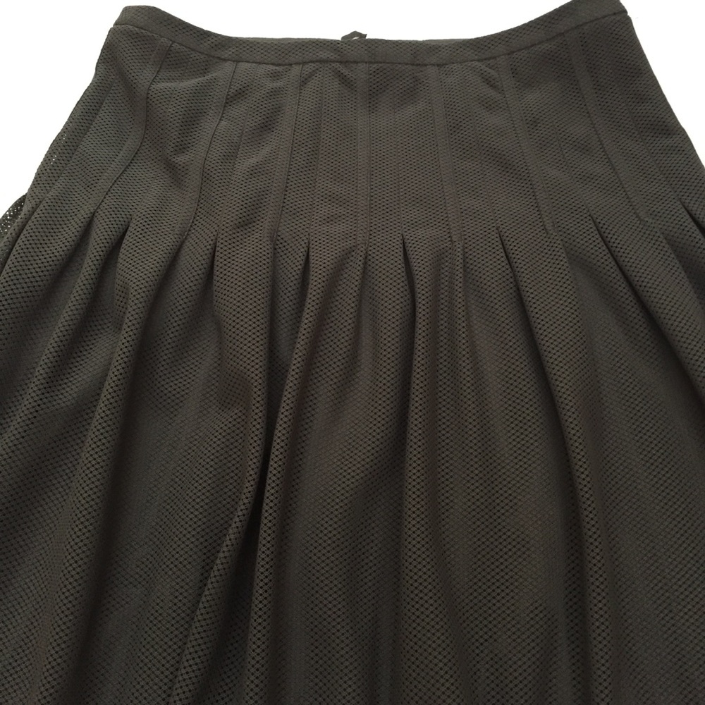 AKRIS Punto Skirt w/ Mesh Overlay sz 10 - Picture 3 of 8